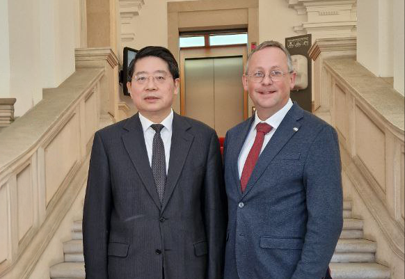 Frieden braucht Dialog