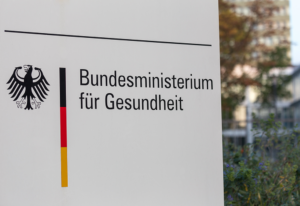 BMG kann Frage zu Corona-Impfpflicht nicht beantworten